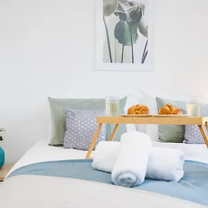 Cresta House - Modern Luton (Bedfordshire)