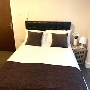 Serviced Luton (Bedfordshire)